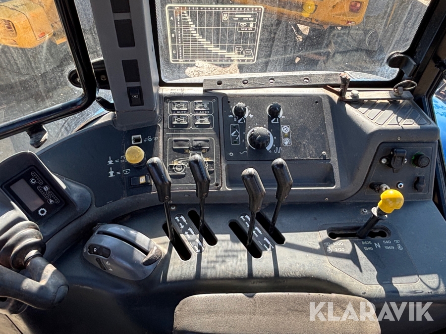 Traktor New Holland TM120