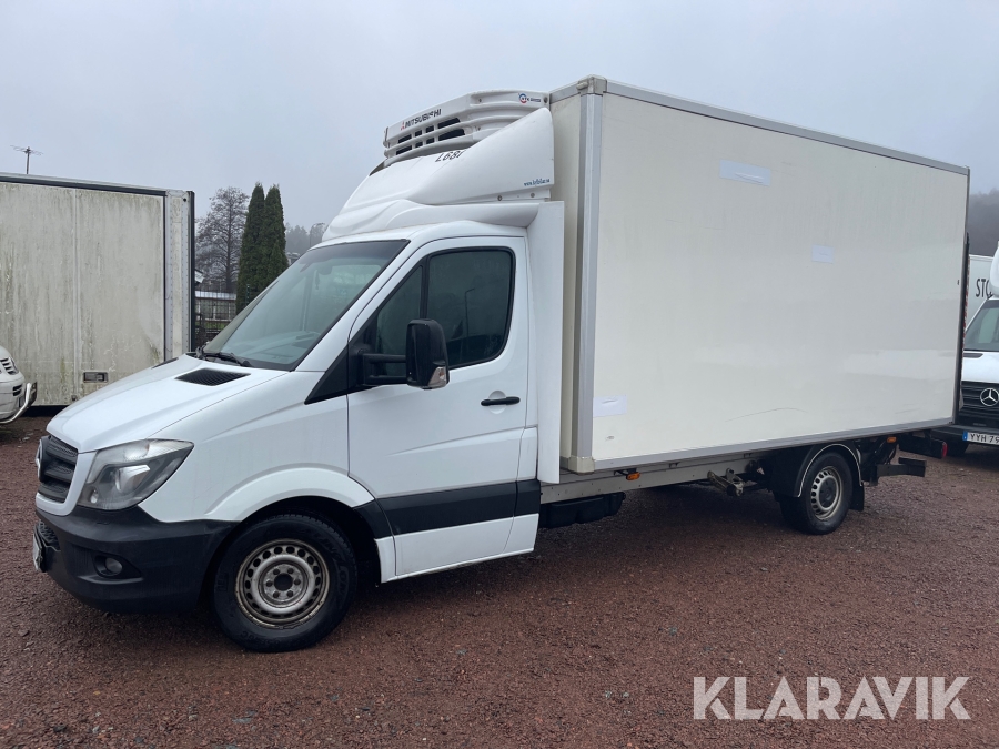 Kylbil Mercedes-Benzes 316 C med bakgavellyft