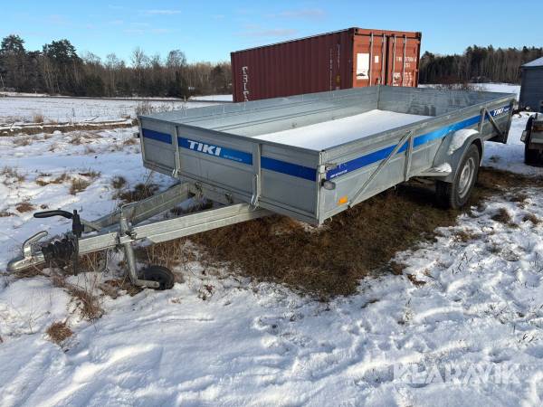 Personbilssläp Tiki med tipp