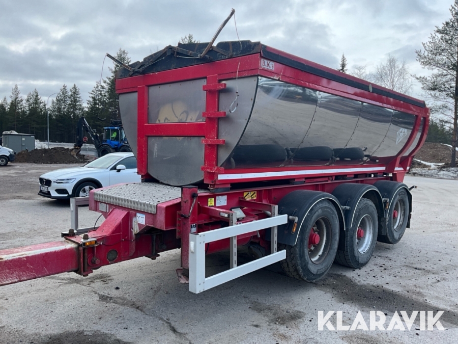 Asfaltkärra B.K:s 12-20 med kapelltäckning