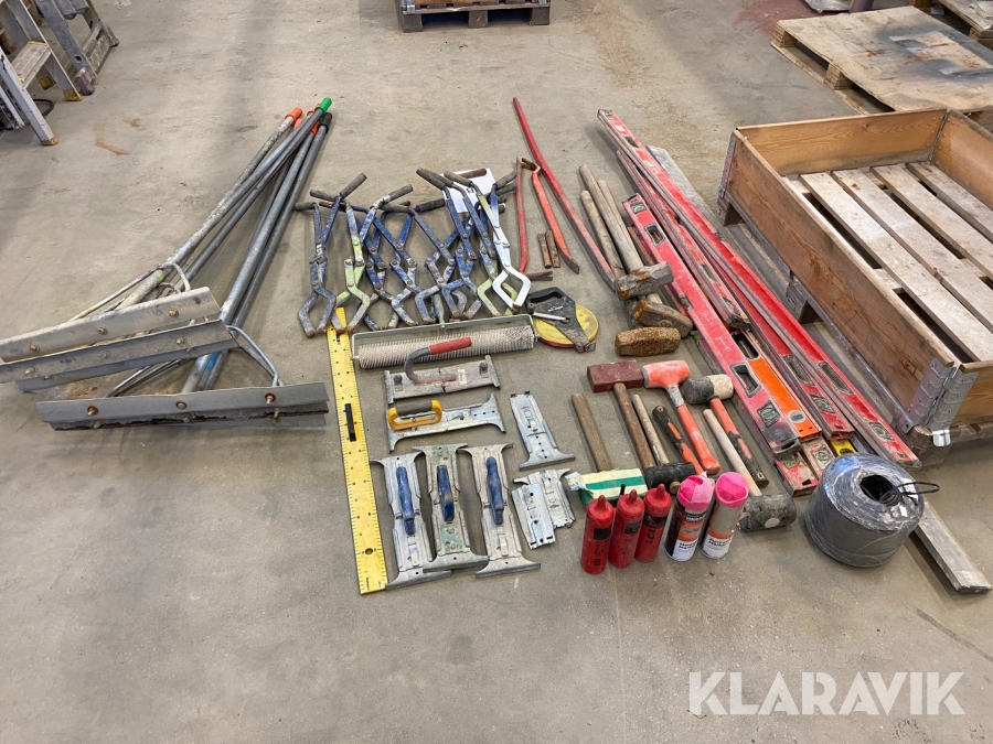 Diverse redskap för stenläggning