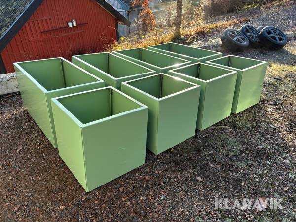 Planteringskärl för utemiljö ADD Garden i rostfri grönlackad Magnelisplåt 8 st