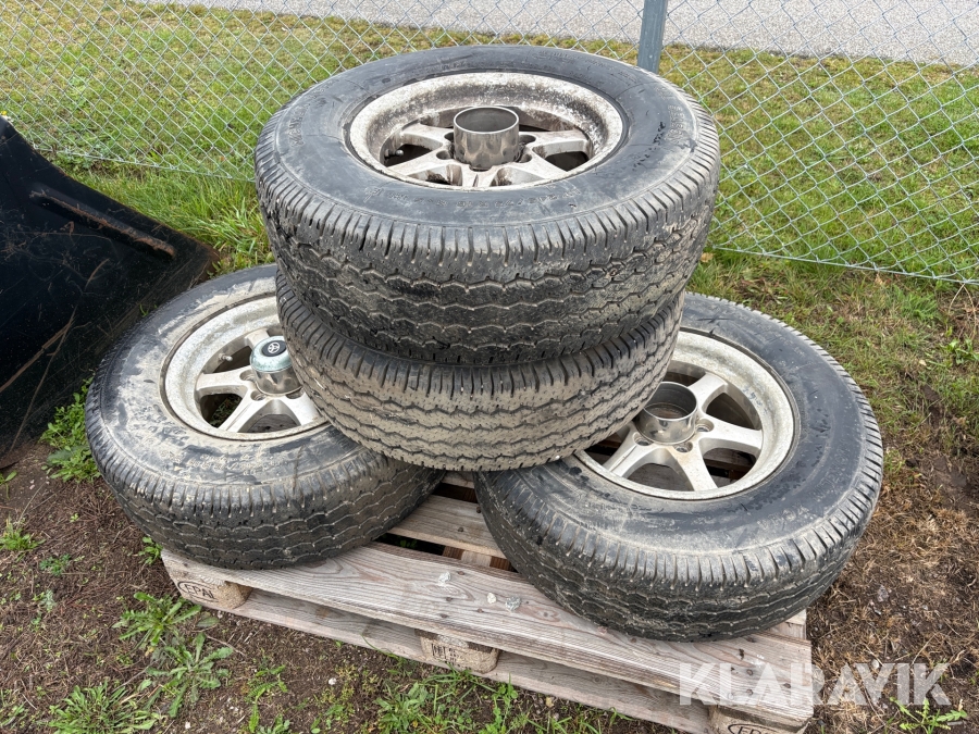 M+S däck 245/75R16 4st med fälg