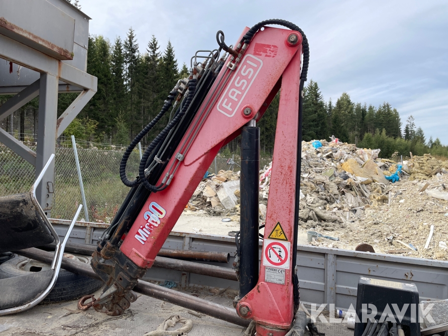 Mobilkran Fassi Micro M30 12V lastbil medföljer
