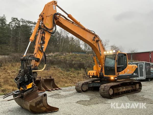 Grävmaskin Hyundai Robex 210LC-9 med tiltrotator och skopor