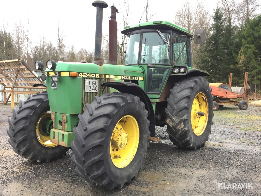 Traktor John Deere 4240S 