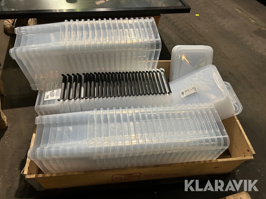Plastlådor ca 65 st