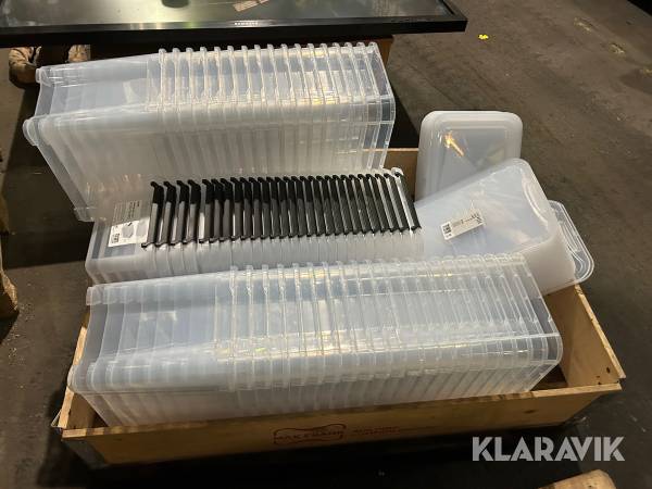 Plastlådor ca 65 st