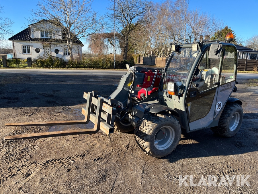 Teleskoplastare Weidemann T4512 med skopa och gafflar