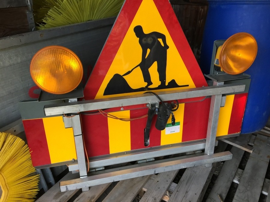 Takskylt Varninsskylt till lastbil