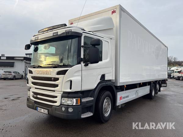 Lastbil Scania P320 6x2*4  med långt 24 Pallars Skåp