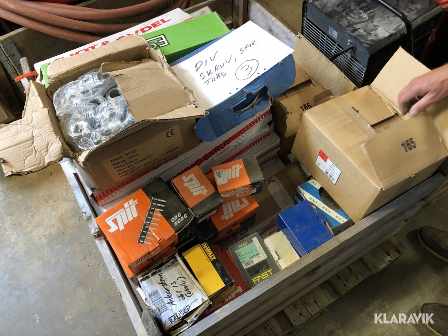 Pall med M24 muttrar, skruv, stråd & spik