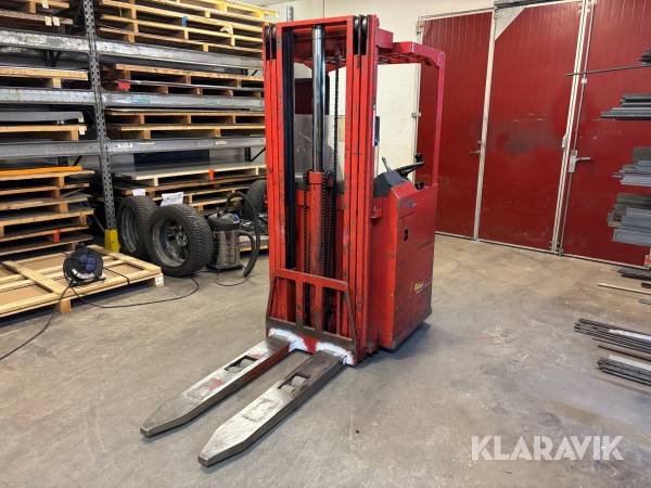 Truck / Sittstaplare BT