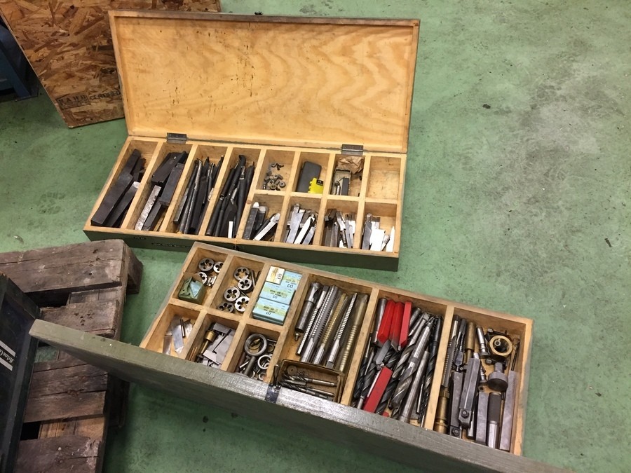 2st Lådor med Svarvstål + Svarvborr