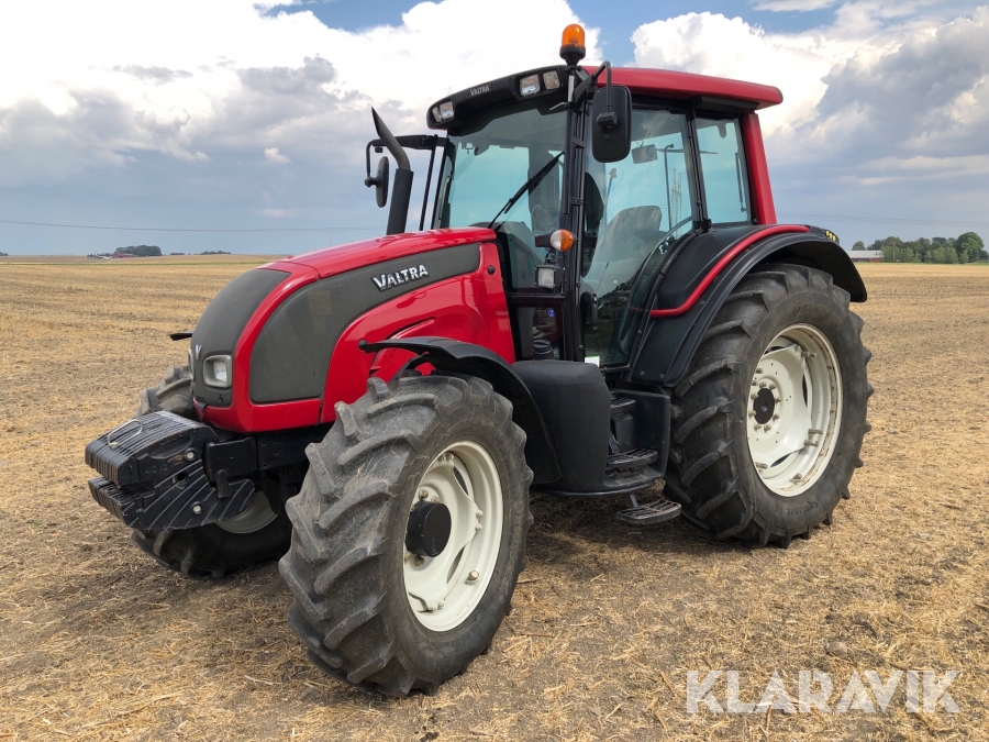 Traktor Valtra N101 Hi-Tech