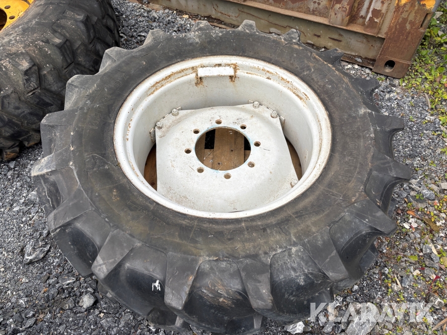 Traktordäck Michelin 14.9R28 1st med fälg