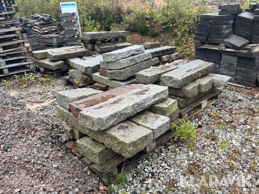 Granitsten   ca 7 pallar