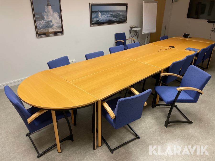 Konferensbord med 16 stolar