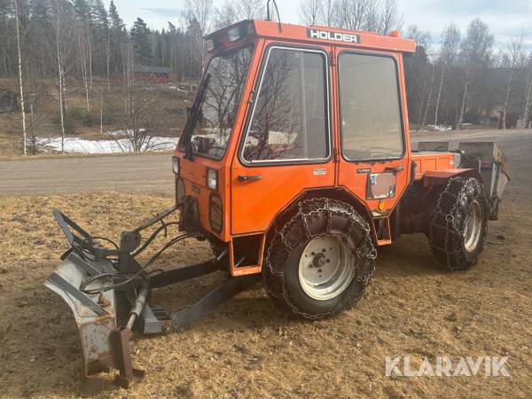 Redskapsbärare Holder C500 med vikplog, sandspridare och flak