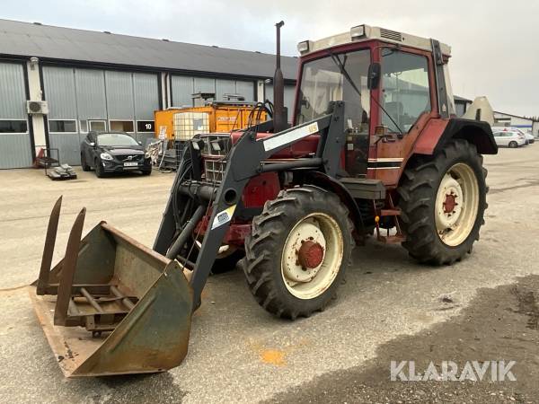 Traktor International 844 XL med lastare