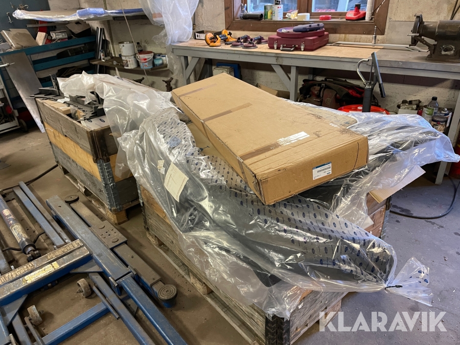 Diverse reservdelar Ford stort parti nya