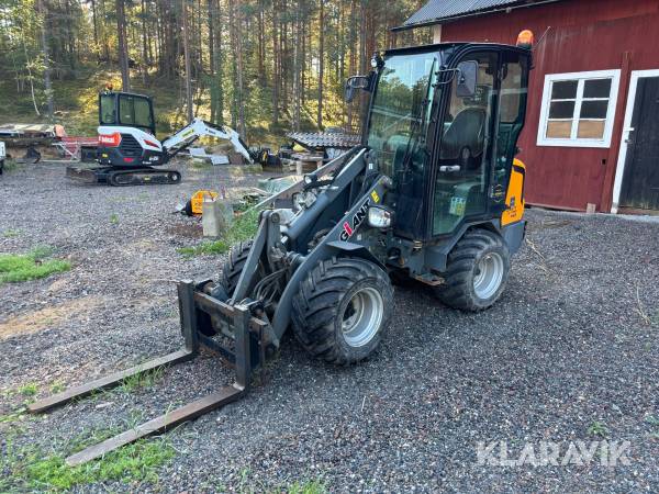 Kompaktlastare Giant D337T X-TRA hd med redskap