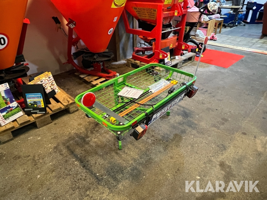 Lastkorg med hjul till dragkrok Dexwal Tragarz 300 med belysning.