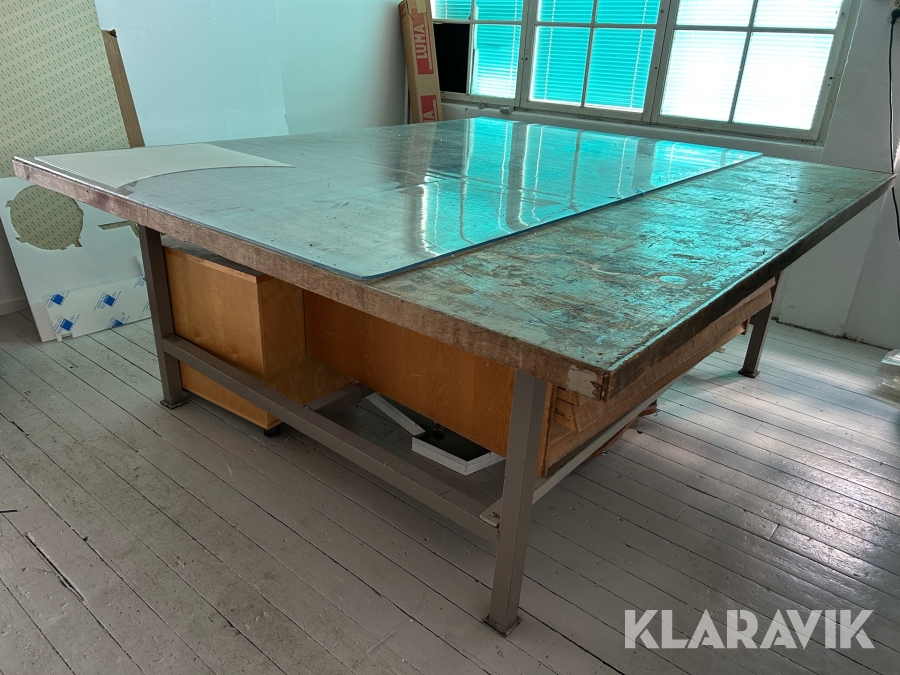 Arbetsbord med 3 hurtsar