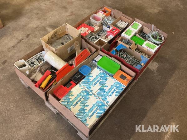 Skruv och spik blandat