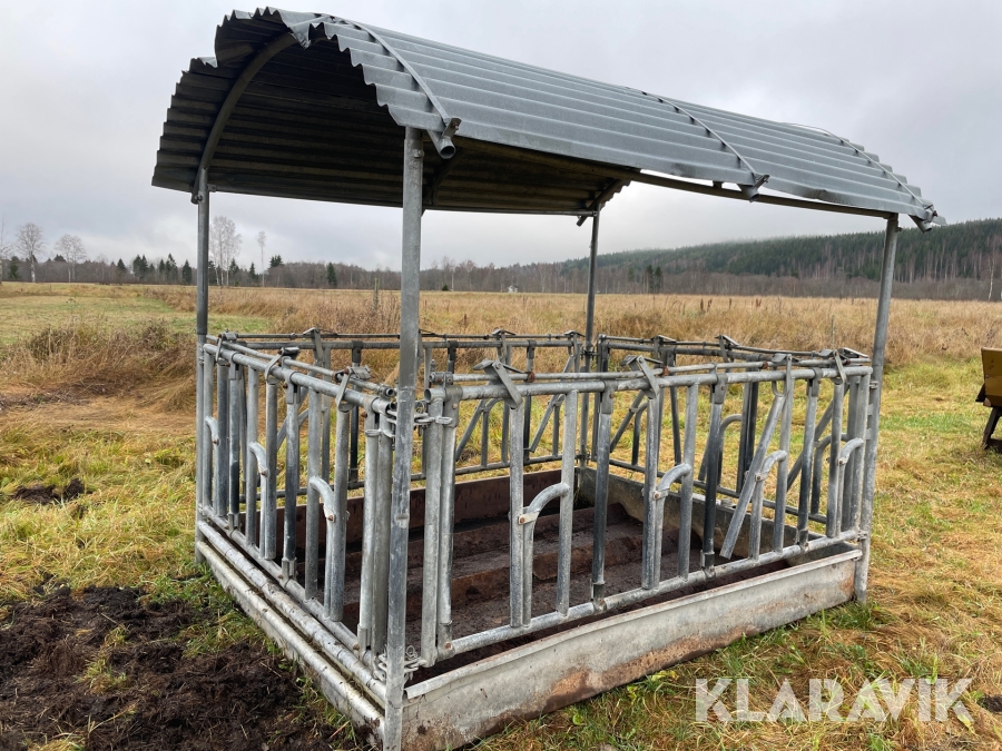 Foderhäck med tak 14 platser  