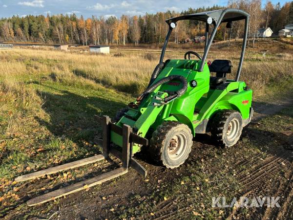 Redskapsbärare Avant M520 MXDTX med jordborr Auger torque HD45 och redskap