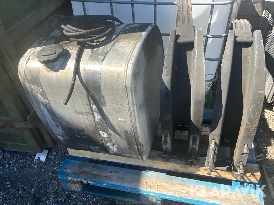 Dieseltank 200 liter till Volvo med konsoler