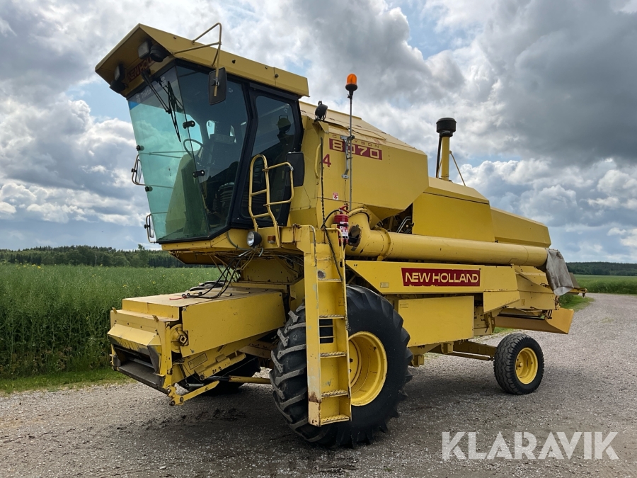 Skördetröska New Holland 8070 med 20fots bord