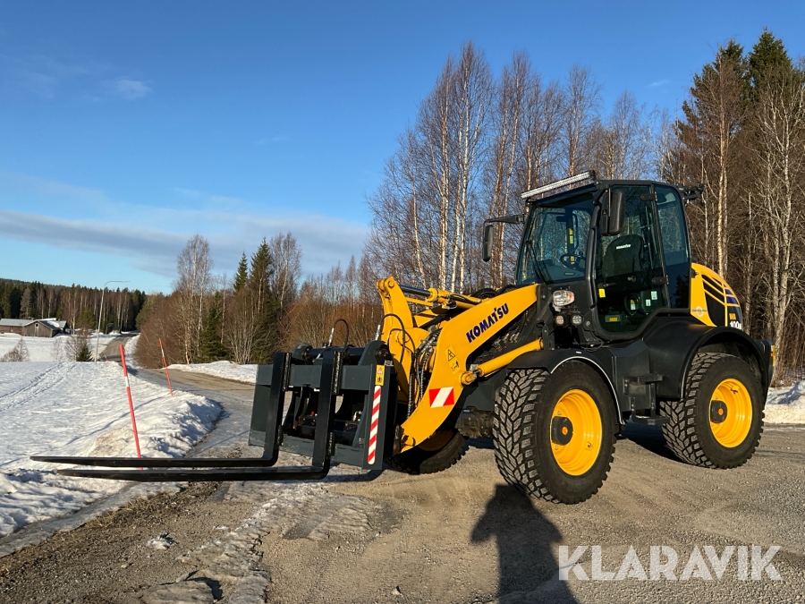 Hjullastare Komatsu WA100M-8E0 med hydrauliska gafflar
