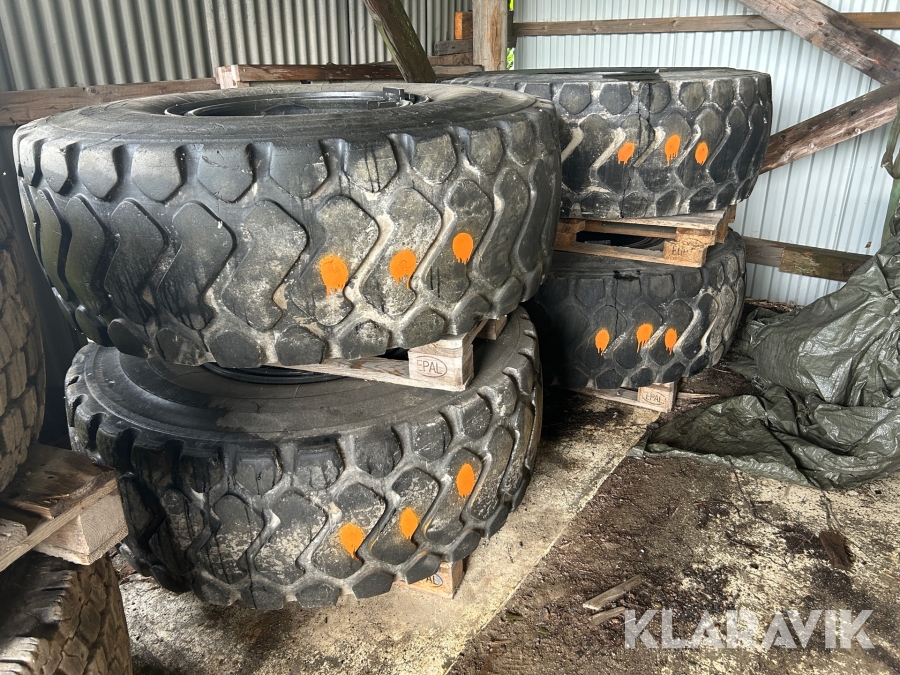 Entreprenaddäck med fälg Winstone 20,5R25 L90H 4 st 