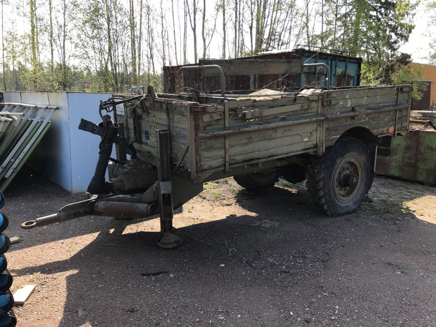 Militärvagn med drivning till traktor