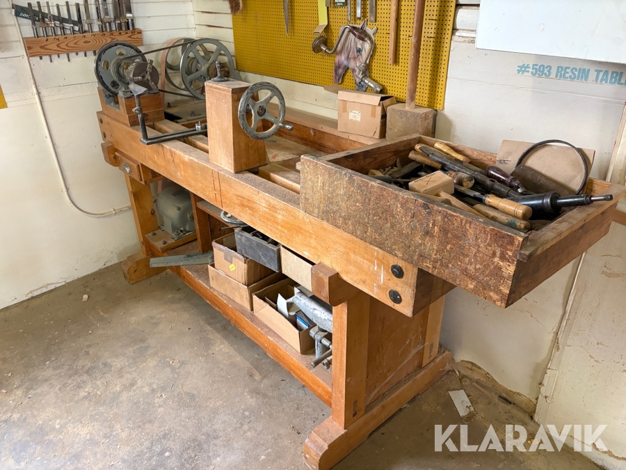 Träsvarv med tillbehör