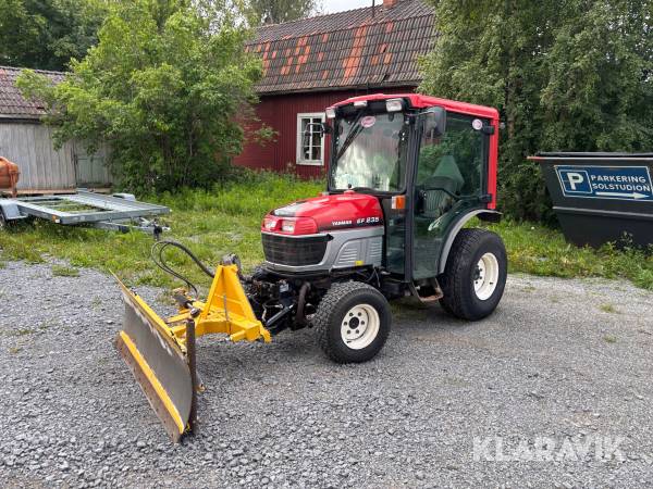 Traktor Yanmar EF235 med blad & skopa