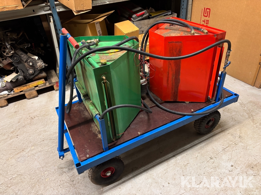 Pumpstation/pump med tank för urtappning av diesel/bensin