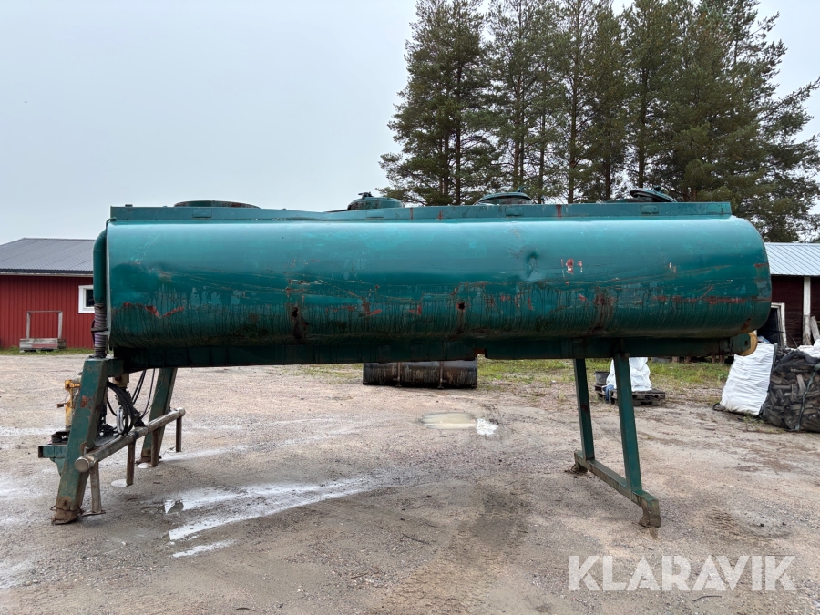 Vattentank med hydraulpump