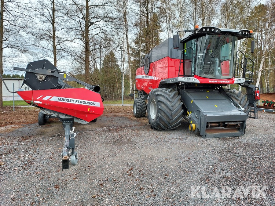 Skördetröska Massey Ferguson 9380 Delta med 30 fots skärbord