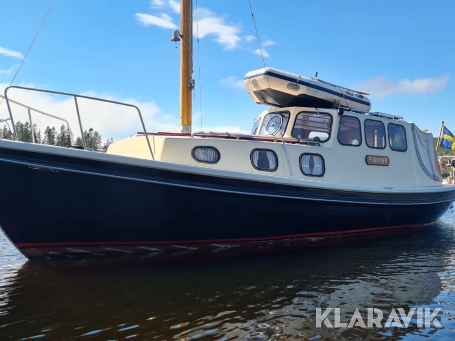 Båt med båtvagn B- Slup Koster ekbåt