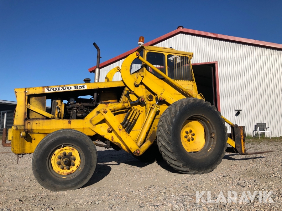 Baklastare Volvo BM LM 422 + redskap 