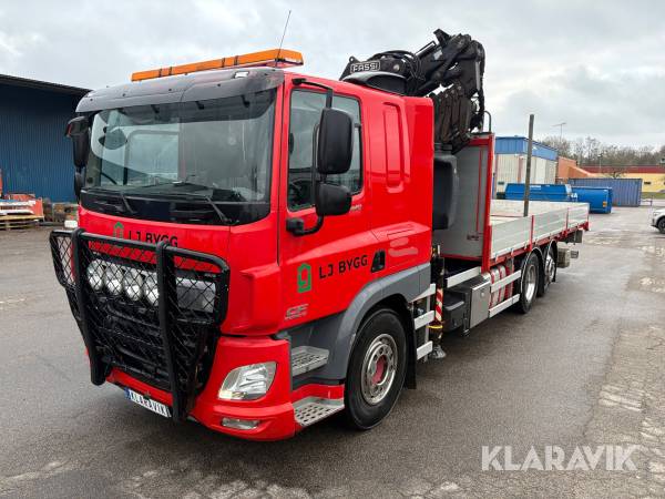Lastbil DAF 440 med Fassi kran
