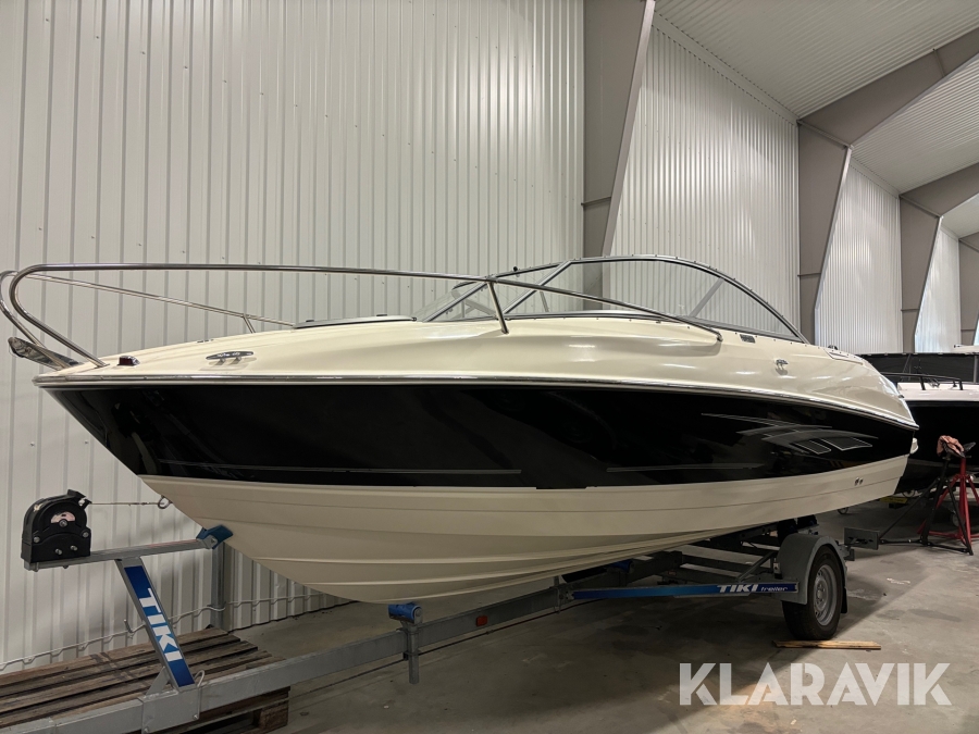 Båt Bayliner 702