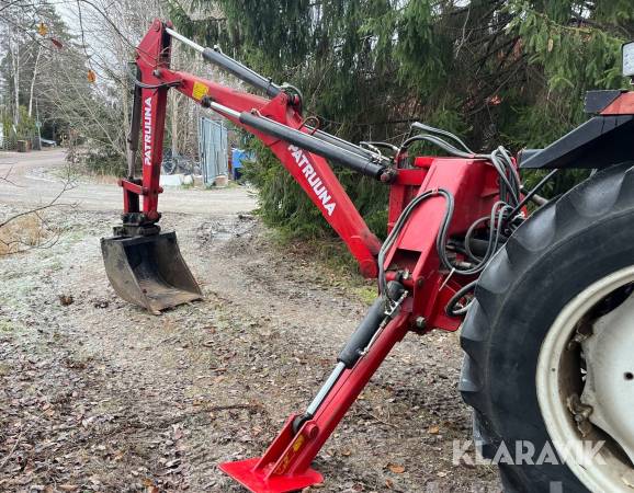 Grävaggregat med 2 skopor Patruuna trepunktsburet med eget hydraulsystem