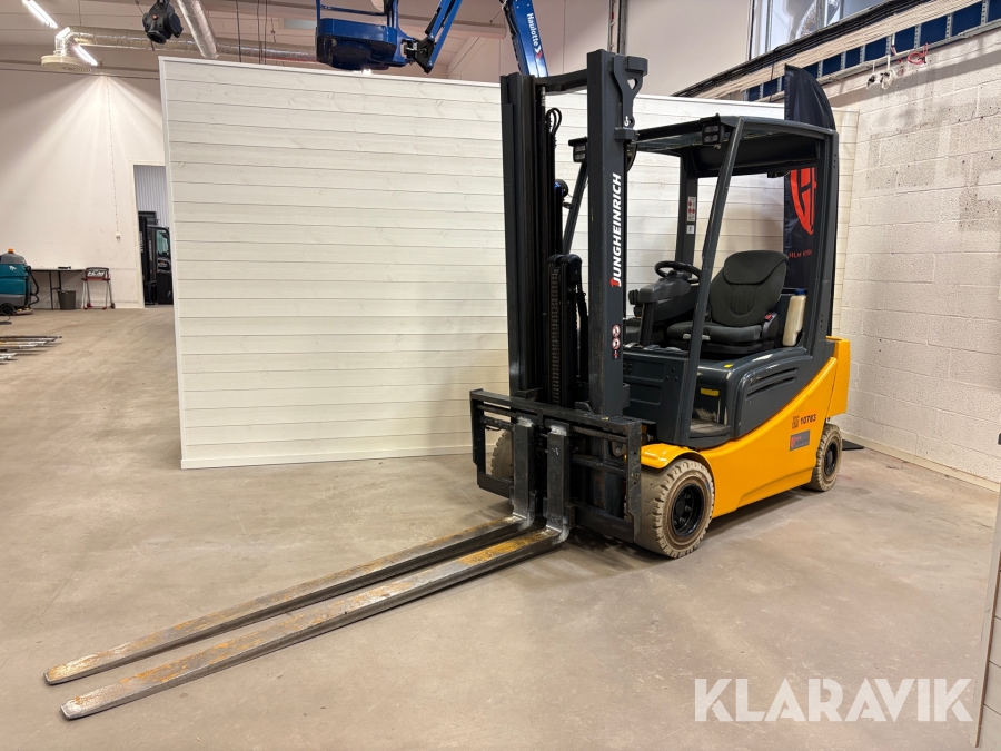 Truck Jungheinrich EFG 320 med 2000 mm gafflar