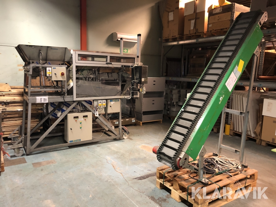 Packmaskin med transportband