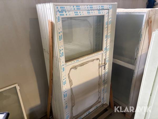 Plastdörrar 12x21 2st och fönsterpartier