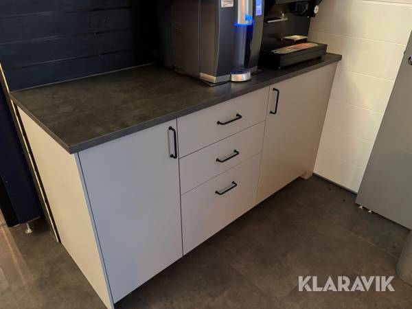 Köksbänk med luckor och skåp Ikea